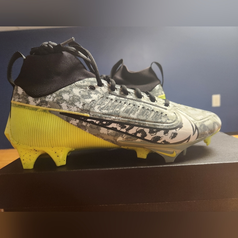 Brand New Nike Vapor Edge Pro 360 Mens Football Cleats (Multiple sizes/Color)